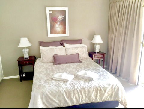 Superb Townhouse In North Adelaide - Stayed 2