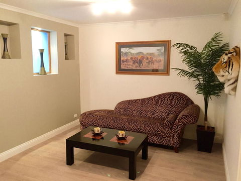 Superb Townhouse In North Adelaide - Stayed 18