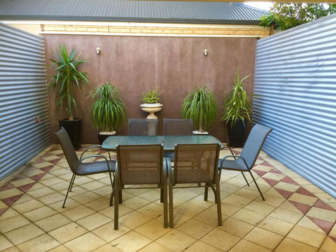 Superb Townhouse In North Adelaide - Stayed 21