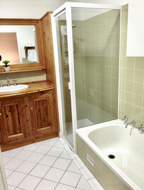 Superb Townhouse In North Adelaide - Stayed 12