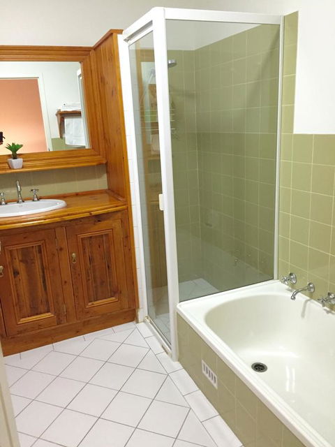Superb Townhouse In North Adelaide - Stayed 22