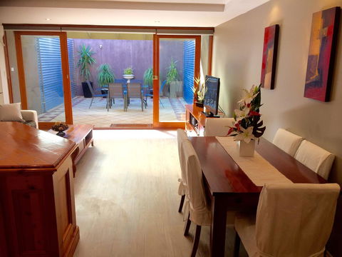 Superb Townhouse In North Adelaide - Stayed 20