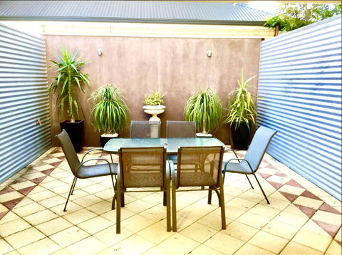 Superb Townhouse In North Adelaide - Stayed 10