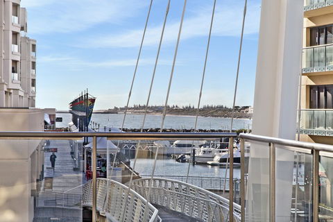 Glenelg Seaside Apartment - Stayed 6