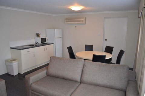 Arkana Motor Inn & Terrace Apartments - Stayed 11