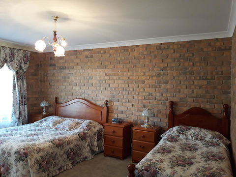 Acacia Apartments - Stayed 4