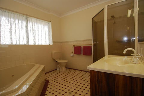 Acacia Apartments - Stayed 12