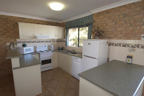 Acacia Apartments - Stayed 6