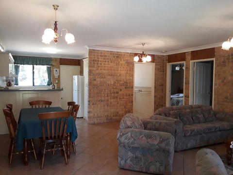 Acacia Apartments - Stayed 21