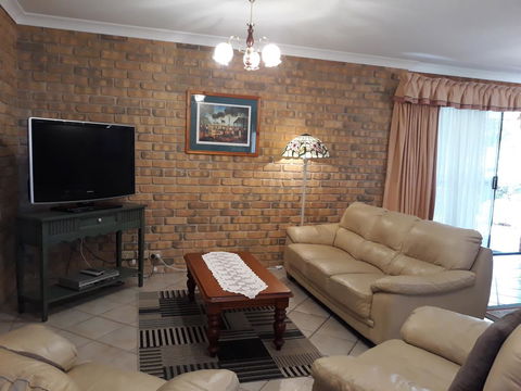 Acacia Apartments - Stayed 8