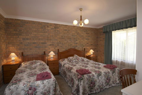 Acacia Apartments - Stayed 13