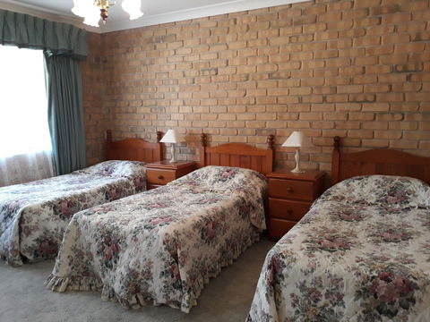 Acacia Apartments - Stayed 14