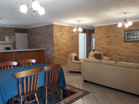 Acacia Apartments - Stayed 9