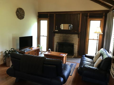 Ghost Hill Road Retreat - Stays Accommodation 3