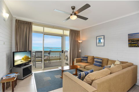 The Dolphins Beachfront Apartments - Stayed 13