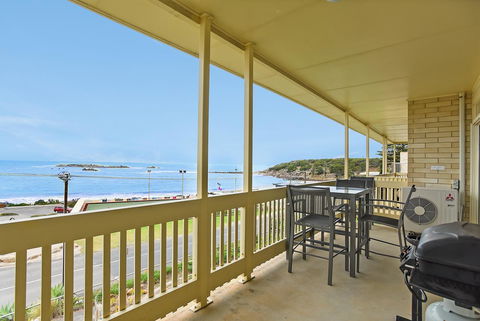 The Dolphins Beachfront Apartments - Stayed 10
