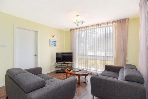 The Dolphins Beachfront Apartments - Stayed 17