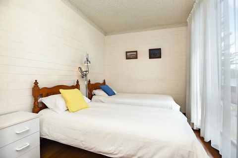 The Dolphins Beachfront Apartments - Stayed 8