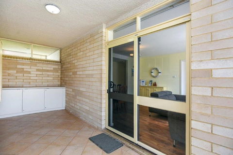 The Dolphins Beachfront Apartments - Stayed 3