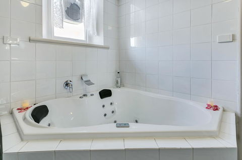 \'THE CHURCH\' Guest Home, Gawler Barossa Region - Stays Accommodation 6
