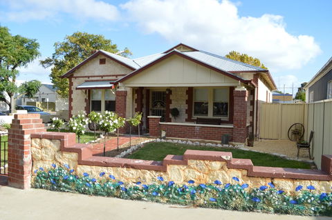 Two Cow Cottage Bed & Breakfast - Stayed 15
