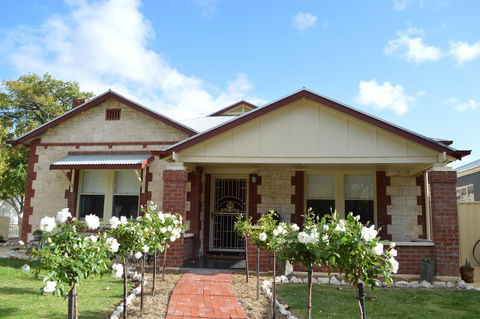 Two Cow Cottage Bed & Breakfast - Stayed 1