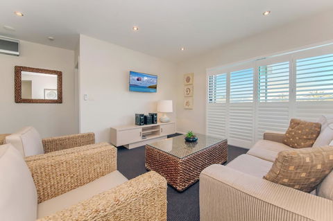 Pacific Blue 278-265 Sandy Pt Rd- Dual Key Access, Wifi, Linen And Air Conditioning - Stayed 4