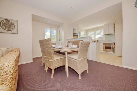 Pacific Blue 278-265 Sandy Pt Rd- Dual Key Access, Wifi, Linen And Air Conditioning - Stayed 6