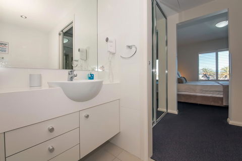 Pacific Blue 278-265 Sandy Pt Rd- Dual Key Access, Wifi, Linen And Air Conditioning - Stayed 12