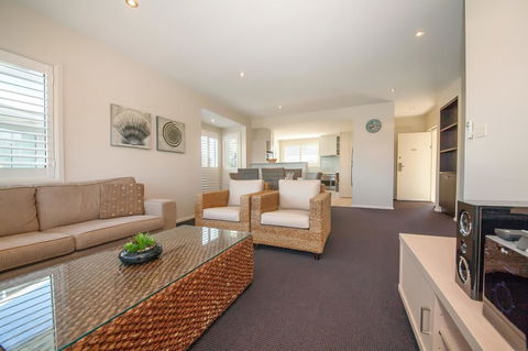 Pacific Blue 278-265 Sandy Pt Rd- Dual Key Access, Wifi, Linen And Air Conditioning - Stayed 5