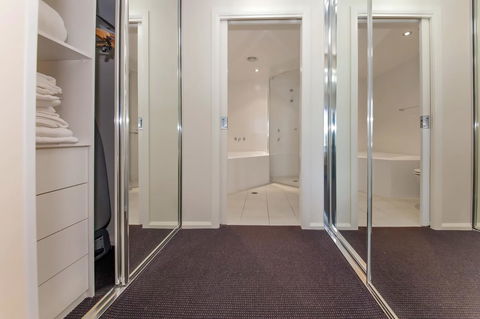 Pacific Blue 278-265 Sandy Pt Rd- Dual Key Access, Wifi, Linen And Air Conditioning - Stayed 13