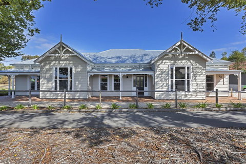 Grandview Accommodation - The Elm Tree Apartments - Stayed 30