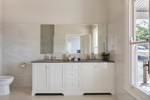 Grandview Accommodation - The Elm Tree Apartments - Stayed 6