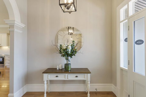 Grandview Accommodation - The Elm Tree Apartments - Stayed 23