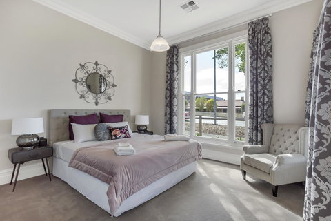 Grandview Accommodation - The Elm Tree Apartments - Stayed 9