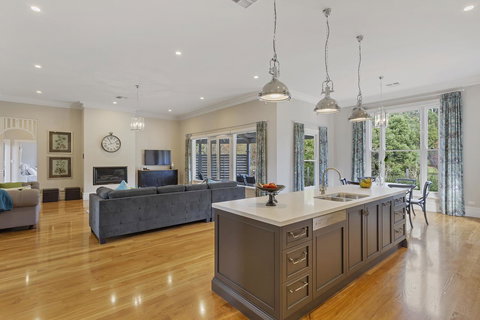 Grandview Accommodation - The Elm Tree Apartments - Stayed 17