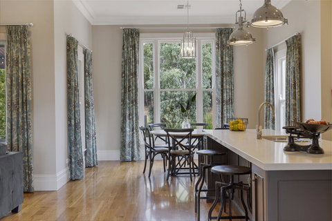 Grandview Accommodation - The Elm Tree Apartments - Stayed 3