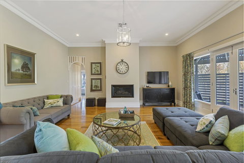 Grandview Accommodation - The Elm Tree Apartments - Stayed 16