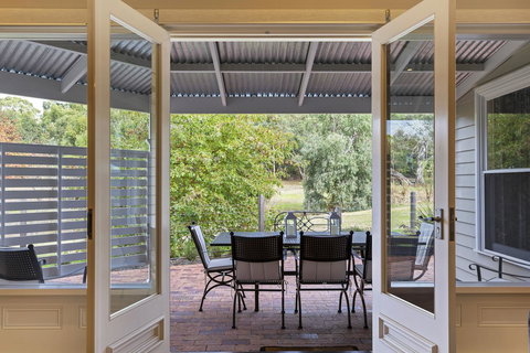 Grandview Accommodation - The Elm Tree Apartments - Stayed 18