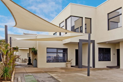 Atlantic West Beach Apartments - Stayed 0