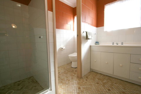 Lake Edge Apartments - Stayed 9