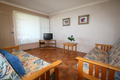 Lake Edge Apartments - Stayed 15