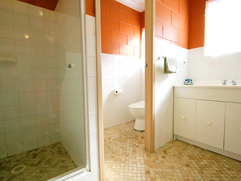 Lake Edge Apartments - Stayed 25