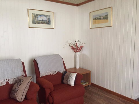Kingscote Central - Stayed 0
