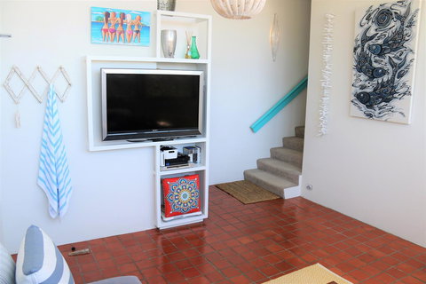 Beachfront Bliss - Stays Accommodation 10