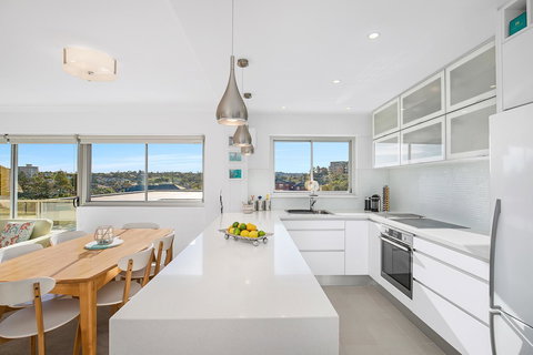 Beachfront Bliss - Stays Accommodation 3