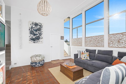 Beachfront Bliss - Stays Accommodation 8