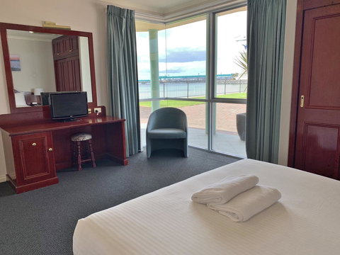 Hilton Beachfront Motel - Stayed 14