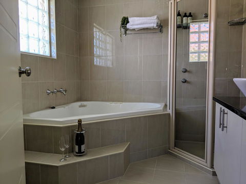 Ochre Point Beach House On Moana Seafront - Stayed 9