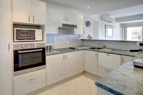 Bay Bliss - Stayed 7